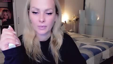 Snapshot of libby_nora chatting on 10.22.25 Libby online show from 10.22.25