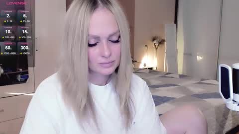 Snapshot of libby_nora chatting on 10.23.25 Libby online show from 10.23.25