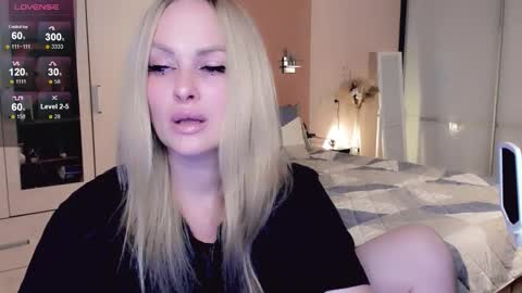 Snapshot of libby_nora chatting on 10.24.25 Libby online show from 10.24.25