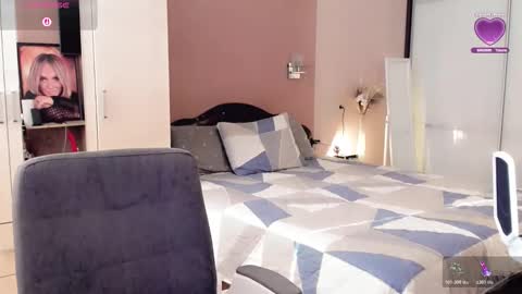 Snapshot of libby_nora chatting on 10.27.25 Libby online show from 10.27.25