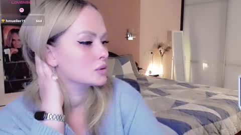 Snapshot of libby_nora chatting on 10.29.25 Libby online show from 10.29.25