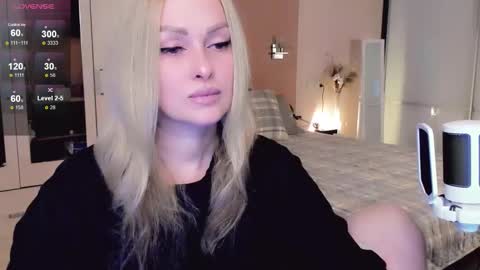 Snapshot of libby_nora chatting on 11.11.25 Libby online show from 11.11.25