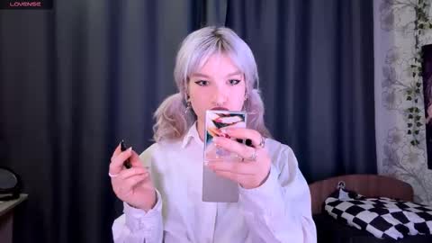 Lola online show from 10.18.25