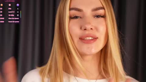 Snapshot of libbyshepard chatting on 09.09.25 Elena online show from 09.09.25