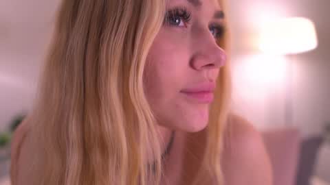 Snapshot of libbyshepard chatting on 10.12.25 Elena online show from 10.12.25