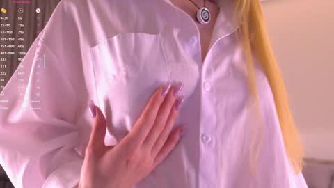 Snapshot of libbyshepard chatting on 11.18.25 Elena online show from 11.18.25