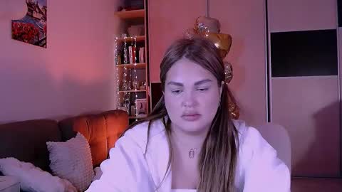 Snapshot of libra_mia chatting on 10.25.25 libra_mia online show from 10.25.25