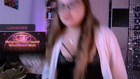 Snapshot of libra_mia chatting on 12.15.25 libra_mia online show from 12.15.25