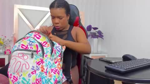 Snapshot of licyevans chatting on 11.29.25 licy online show from 11.29.25