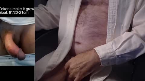 Snapshot of liebestool008 chatting on 10.26.25 8curve online show from 10.26.25