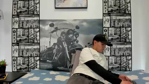 Snapshot of light_haze chatting on 10.22.25 light_haze online show from 10.22.25