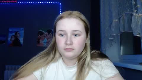 light_lunaa online show from 10.24.25