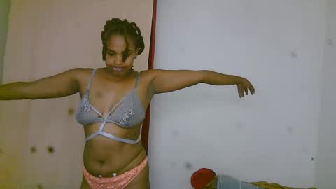 Snapshot of lightskin_maria chatting on 05.29.26 Maria online show from 05.29.26