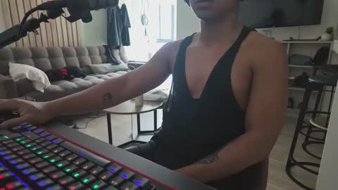 Snapshot of lightskinbeachboy chatting on 02.03.26 Lightskinbeachboy online show from 02.03.26