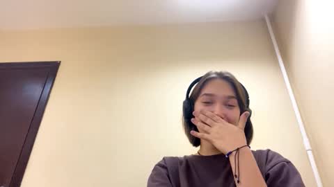 Snapshot of ligiabereda chatting on 10.28.25 Bella online show from 10.28.25