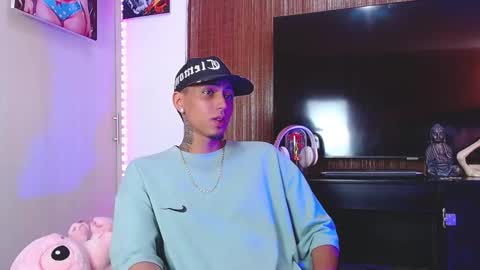 Snapshot of liiaam_lee_ chatting on 11.25.25 Daniel online show from 11.25.25