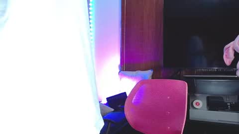 Snapshot of liiaam_lee_ chatting on 11.28.25 Daniel online show from 11.28.25