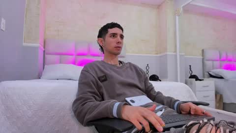 L I I A M online show from 03.04.25