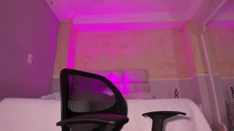 L I I A M online show from 03.04.25