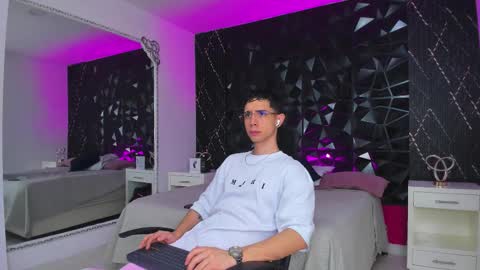 L I I A M online show from 09.14.25