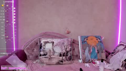 Snapshot of lika_moon chatting on 02.25.25 Lika online show from 02.25.25