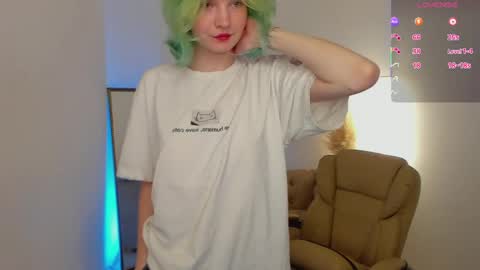 Snapshot of lika_sky chatting on 05.18.26 lika_sky online show from 05.18.26