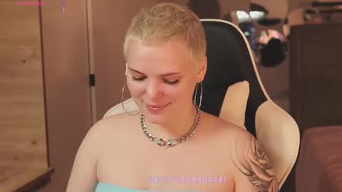 Snapshot of likaaberry chatting on 12.17.25 likaaberry online show from 12.17.25