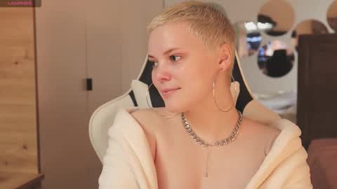 Snapshot of likaaberry chatting on 12.21.25 likaaberry online show from 12.21.25