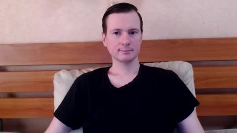 Snapshot of likeable_rogue chatting on 01.09.25 Conor online show from 01.09.25