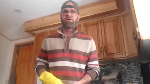 Snapshot of likedoingit69 chatting on 12.02.25 St pierre online show from 12.02.25