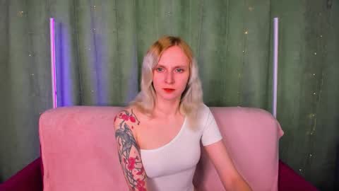 Snapshot of likilip chatting on 12.22.25 likilip online show from 12.22.25