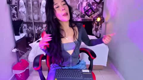 Snapshot of lil_cey chatting on 09.11.25 Lili Cey online show from 09.11.25