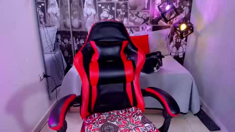 Snapshot of lil_cey chatting on 10.10.25 Lili Cey online show from 10.10.25