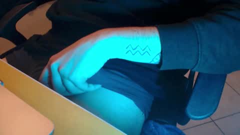 Snapshot of lil_j_ chatting on 10.09.25 lil_j_ online show from 10.09.25