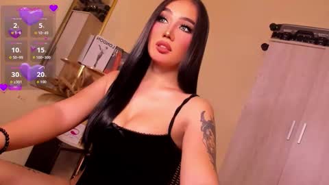 Snapshot of lil_m1ss_silly chatting on 11.21.25 Miss Lily online show from 11.21.25