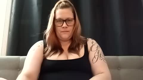 Snapshot of lil_nelli8 chatting on 10.04.25 lil_nelli8 online show from 10.04.25