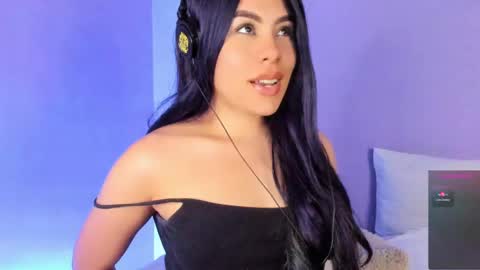 Snapshot of lil_swaay chatting on 01.26.25 Lola online show from 01.26.25