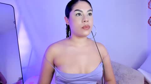 Snapshot of lil_swaay chatting on 11.08.25 Lola online show from 11.08.25