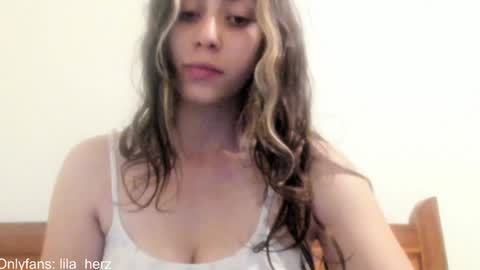 Snapshot of lila_herz chatting on 12.14.24 Ren online show from 12.14.24