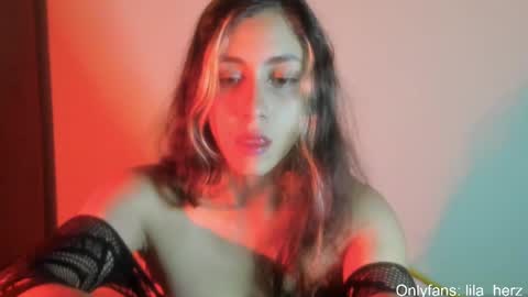 Snapshot of lila_herz chatting on 02.19.25 Ren online show from 02.19.25
