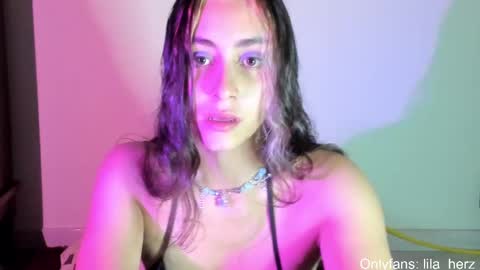 Snapshot of lila_herz chatting on 03.12.25 Ren online show from 03.12.25
