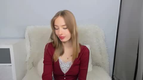 Snapshot of liladesire chatting on 11.26.25 LiliaDesire online show from 11.26.25