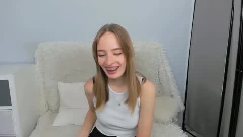 Snapshot of liladesire chatting on 11.27.25 LiliaDesire online show from 11.27.25