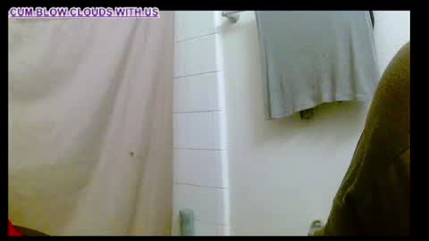 Snapshot of lilbratty_clouds_ogpuffdragon chatting on 01.15.26 lilbratty_clouds_ogpuffdragon online show from 01.15.26