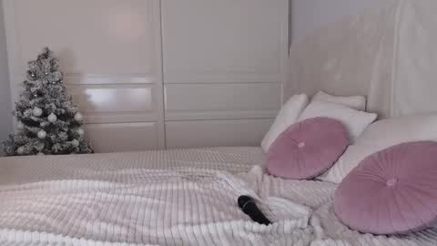 Snapshot of lilemilyy chatting on 12.18.24 Emily online show from 12.18.24