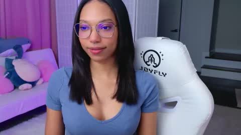 Snapshot of lileviemarie chatting on 03.04.26 evie online show from 03.04.26