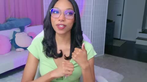 Snapshot of lileviemarie chatting on 03.24.26 evie online show from 03.24.26