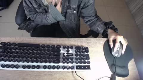 Lili online show from 02.20.25