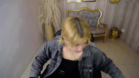 Lili online show from 02.25.25