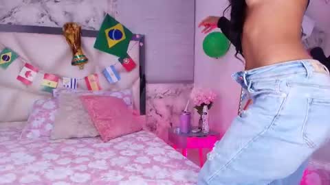 Snapshot of lili_jhonson chatting on 06.20.26 Lily online show from 06.20.26